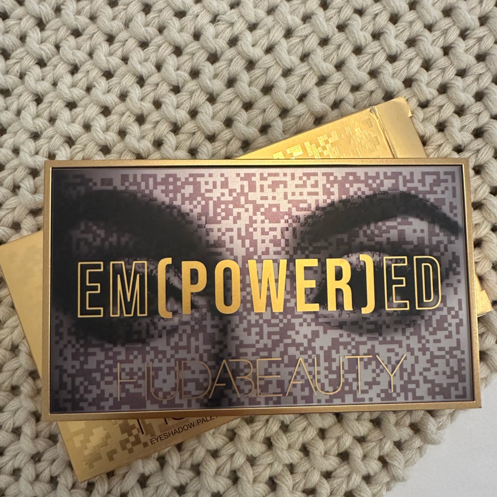 Empowered huda beauty eyeshadow palette